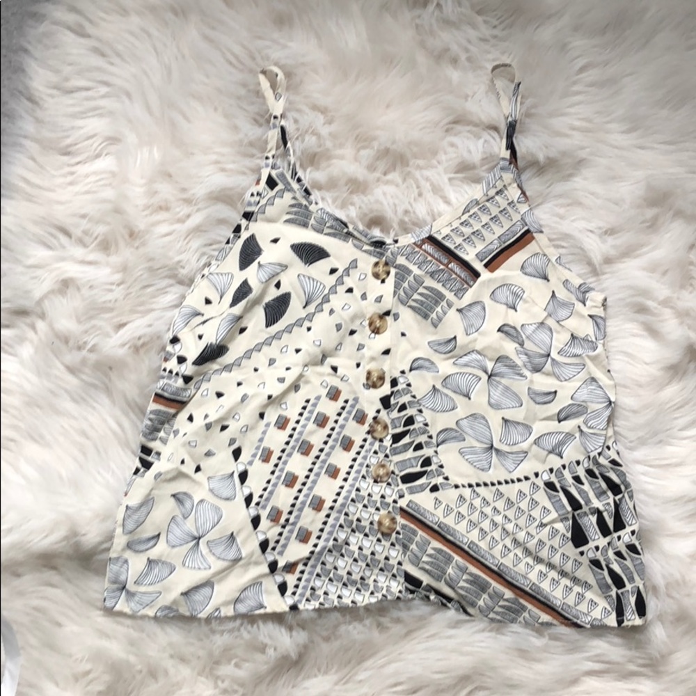 Patterned tank